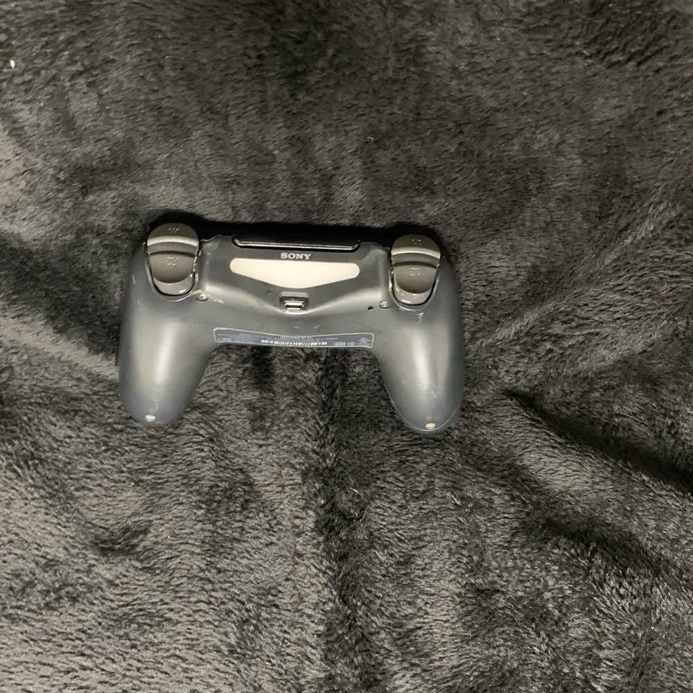 PS4 Controller - Picture 2 of 3